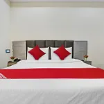 Hotel O Royal Palace Guest House Near Vishwa Vidyalaya Metro Station