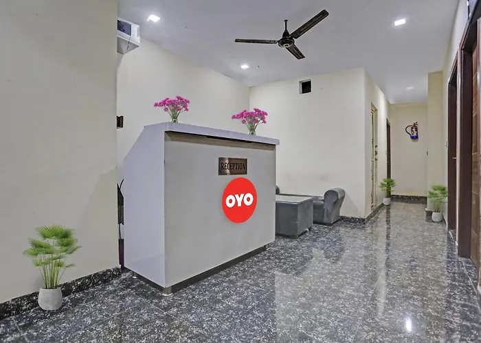 Hotel O Royal Palace Guest House Near Vishwa Vidyalaya Metro Station