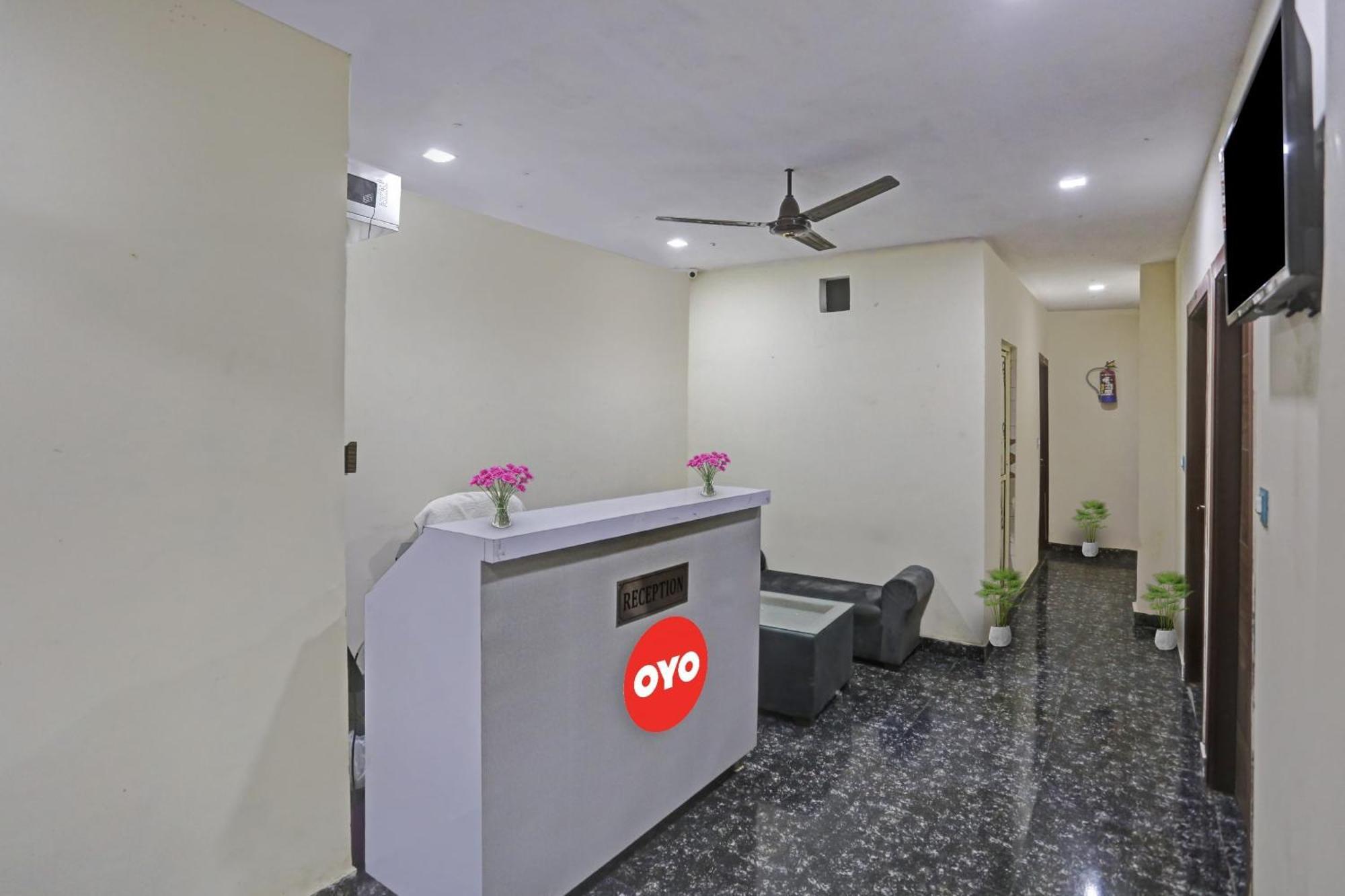 O Royal Palace Near Vishwa Vidyalaya Metro Station Hotel New Delhi