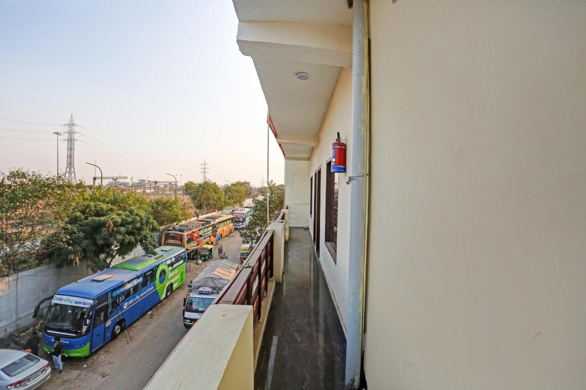 O Royal Palace Near Vishwa Vidyalaya Metro Station Hotel New Delhi