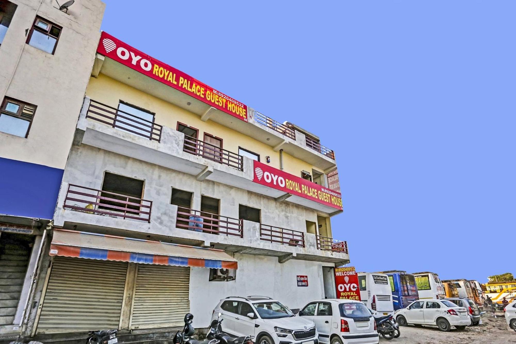 O Royal Palace Near Vishwa Vidyalaya Metro Station Hotel