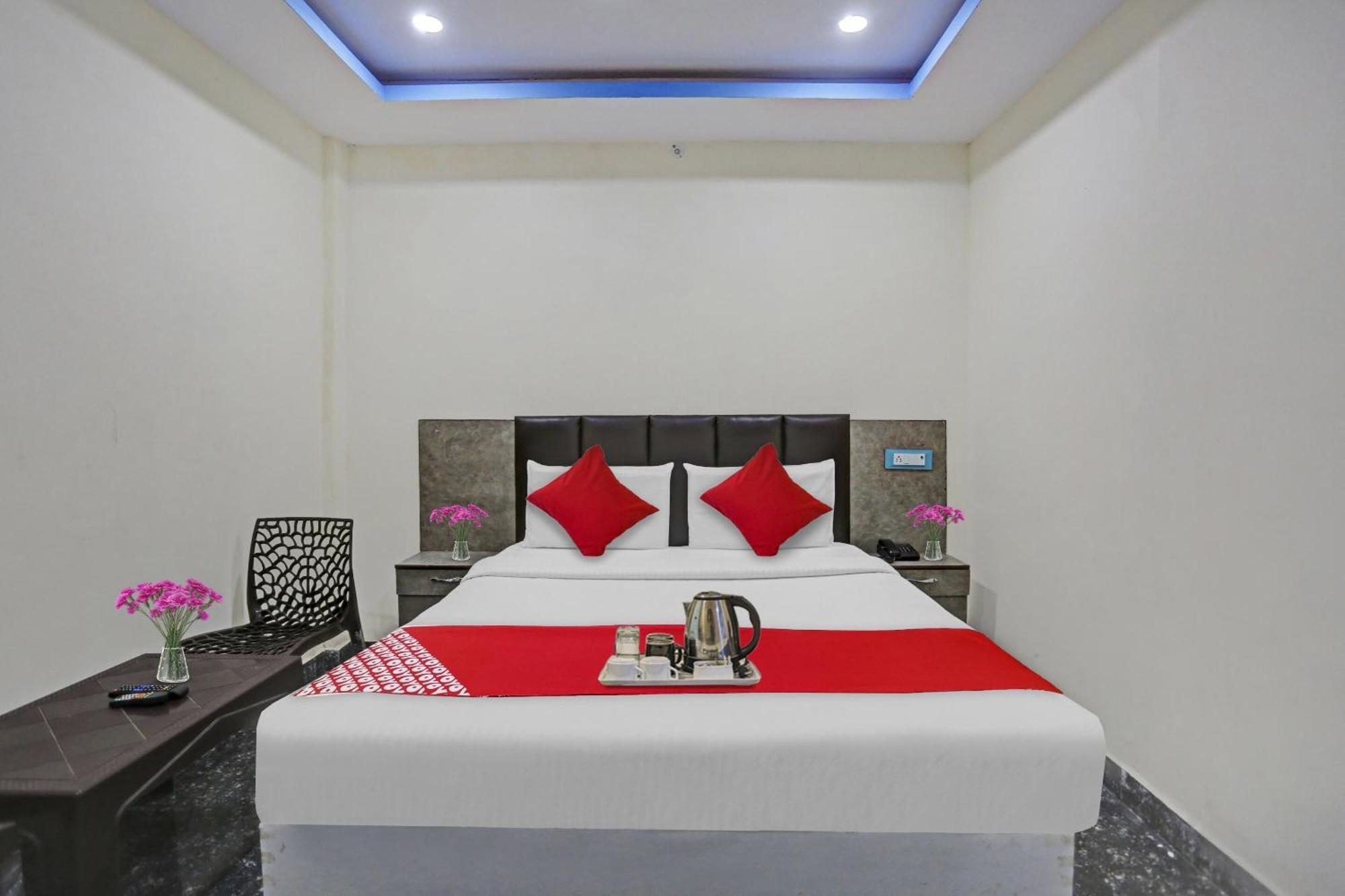 O Royal Palace Near Vishwa Vidyalaya Metro Station New Delhi