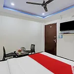 Hotel O Royal Palace Guest House Near Vishwa Vidyalaya Metro Station