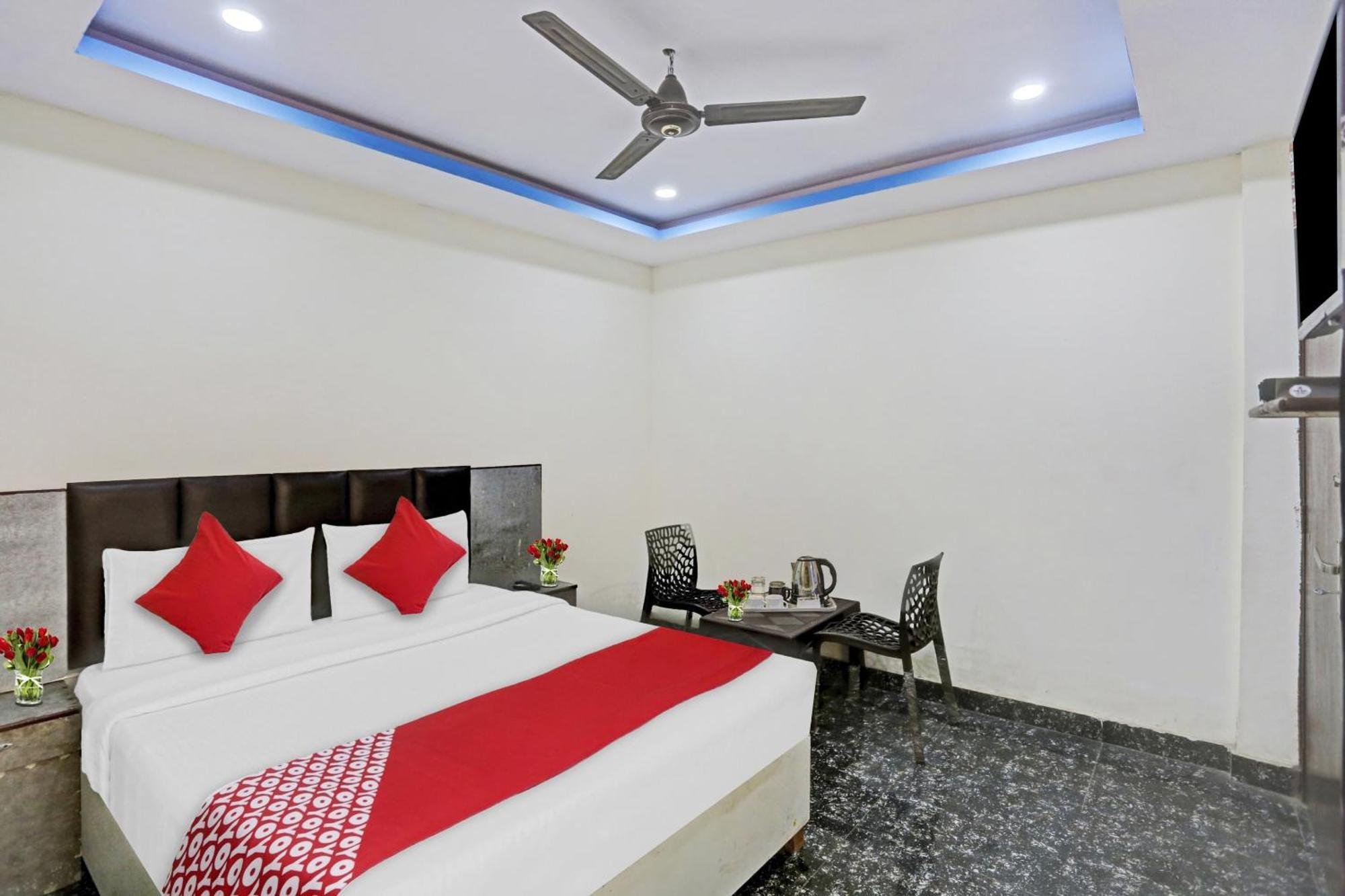 O Royal Palace Near Vishwa Vidyalaya Metro Station Hotel 3*