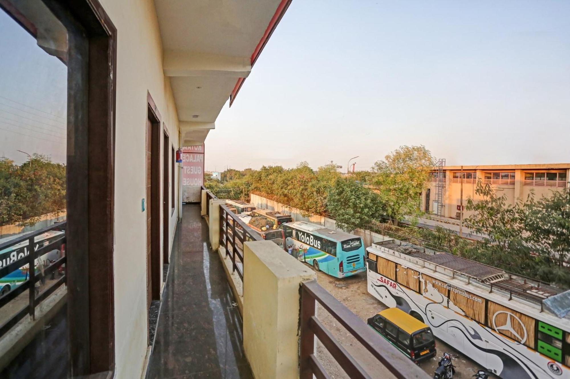 O Royal Palace Near Vishwa Vidyalaya Metro Station 3*