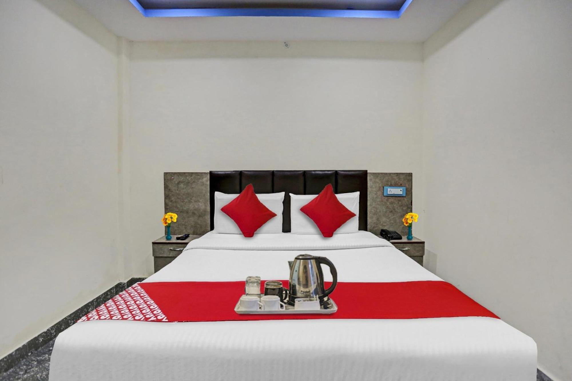 Hotel O Royal Palace Near Vishwa Vidyalaya Metro Station New Delhi
